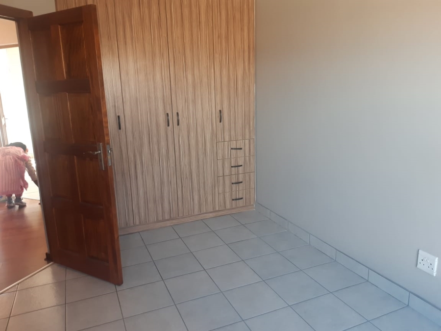 To Let 3 Bedroom Property for Rent in Hillside Free State
